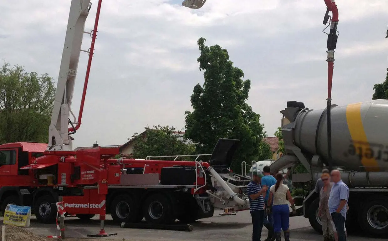 Anlieferung Beton für den Pool Saarbrücken