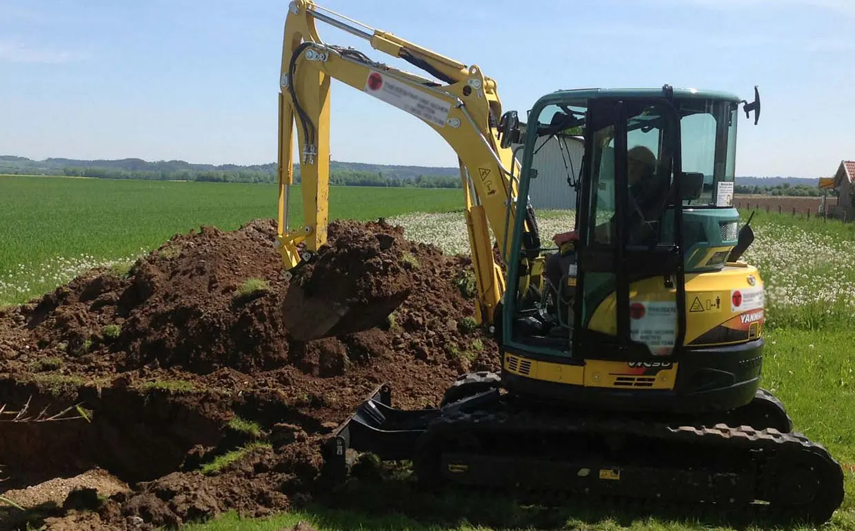Bagger Aushub Swimmingpool Saarbrücken